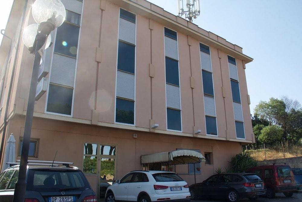 Hotel Industrial Рим Экстерьер фото