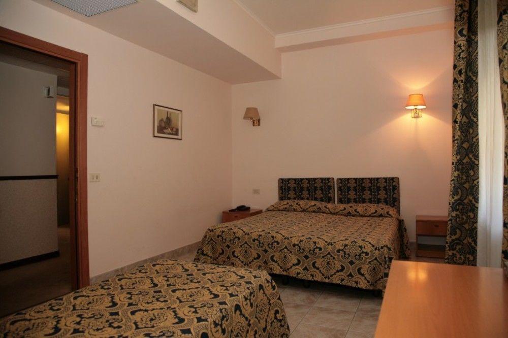 Hotel Industrial Рим Экстерьер фото
